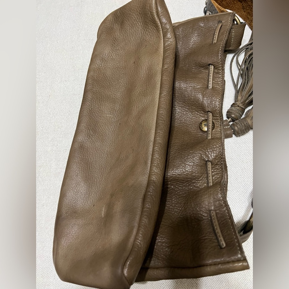 Two Bar West McFadin Leather Shoulder Bag - Picture 7 of 13